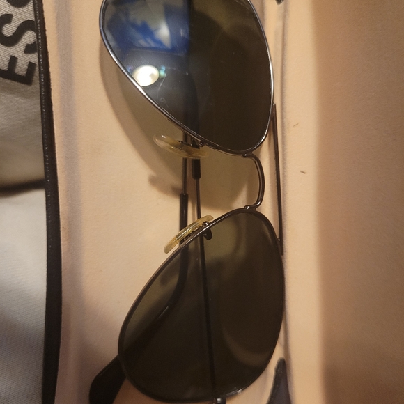 RayBan sun glasses - Picture 2 of 2